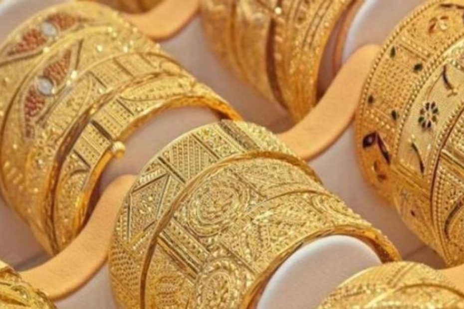 انخفض سعر الذهب بشكل حاد إلى ما يقارب 3300 دولار مع أداء قوي للدولار الأمريكي على جميع الجبهات.